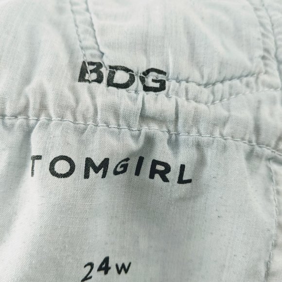 BDG Tomgirl distressed jean shorts - Picture 4 of 4